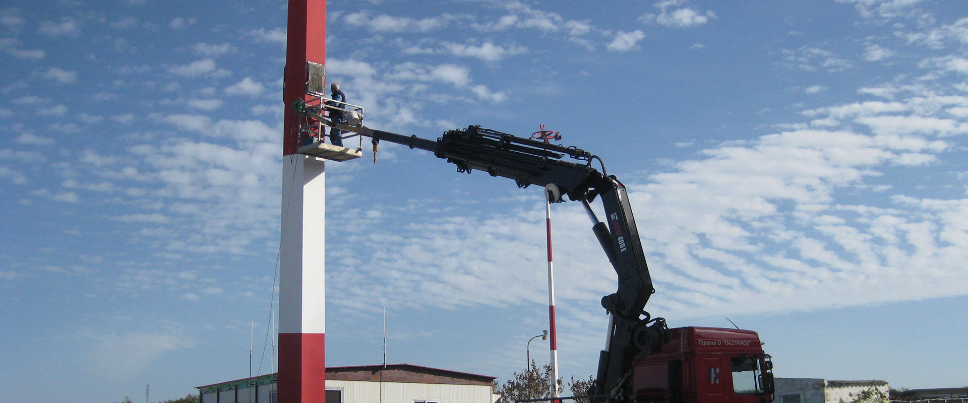 Αεροδρόμιο Ηρακλείου: Συντήρηση στους μεταλλικούς πυλώνες φωτισμού και τους ιστούς