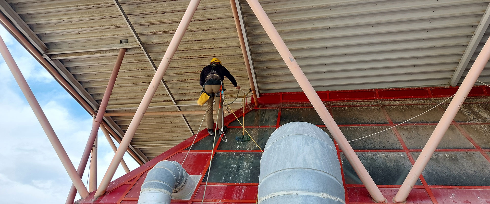 Γήπεδο καλαθοσφαίρισης Κ.Γ.Δ.Α. Ηρακλείου: Εργασίες μόνωσης και αντικατάσταση φωτιστικών σωμάτων