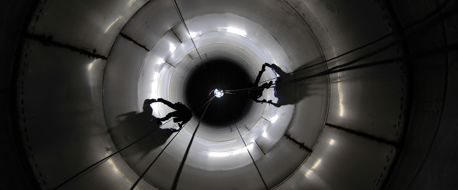 Πλαστικά Κρήτης Α.Ε: Εργασίες καθαρισμού 8 ανοξείδωτων silo ύψους 20 μέτρων