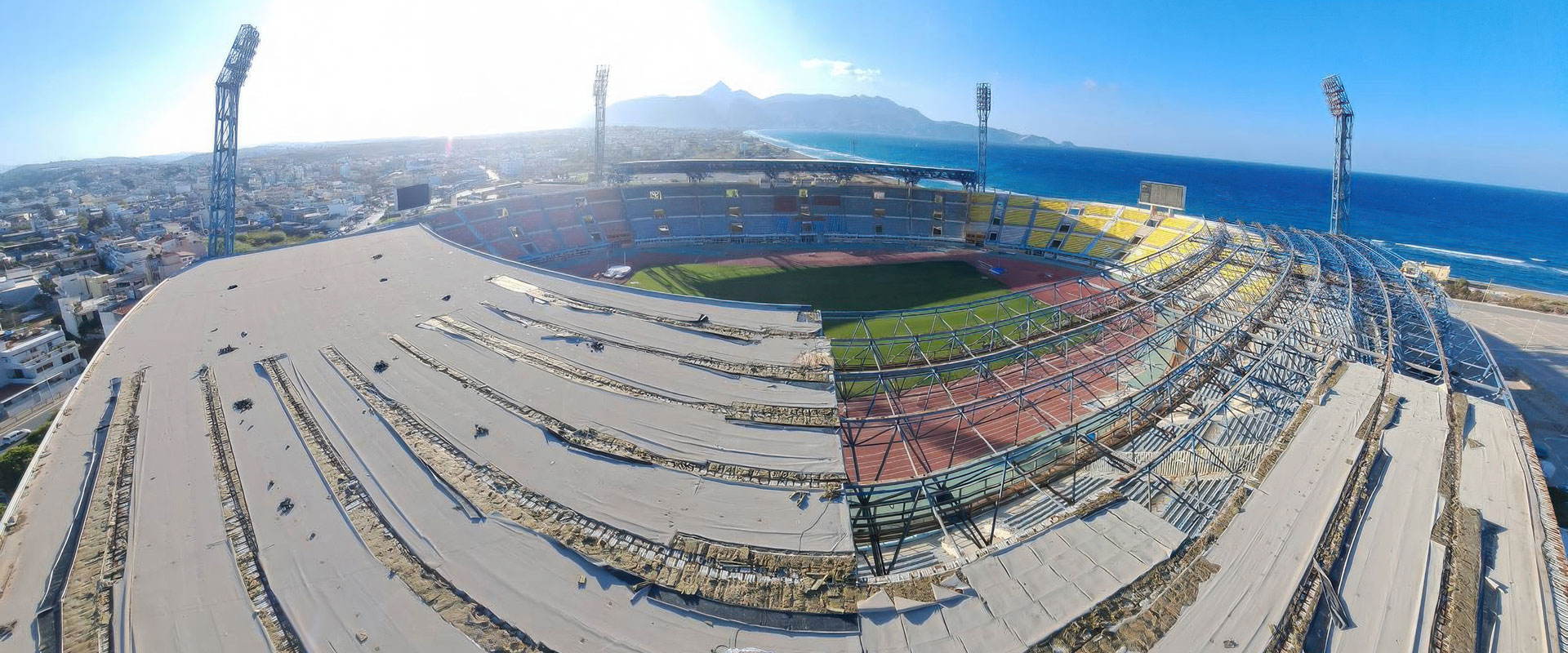 Παγκρήτιο Στάδιο: Αποξήλωση της μεταλλικής επικάλυψης του ανατολικού στεγάστρου