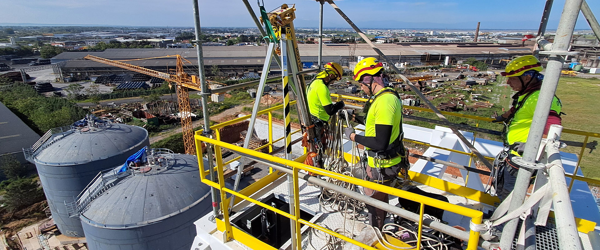 Υπηρεσίες επίβλεψης και διάσωσης εργαζομένων στο εργοστάσιο της SOL HELLAS στη Θεσσαλονίκη