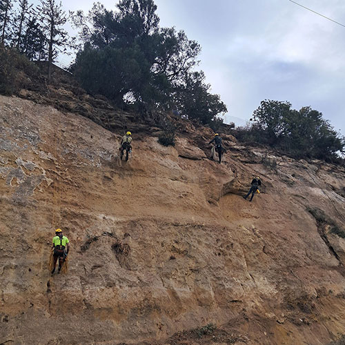 Άρση επικινδυνότητας σε βραχώδη πρανή σε νησιά της Ελλάδας